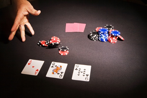 Bài rác trong Poker là gì? Những lưu ý xử lý bài rác trong poker